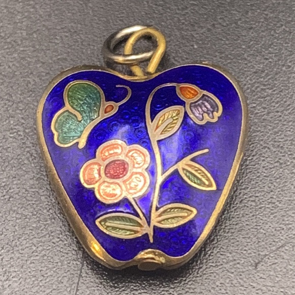 80’s Cloisonné Heart , Apple Pendant .50in - Picture 2 of 4